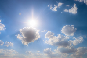 蓝色天空烈日卷积云摄影图片